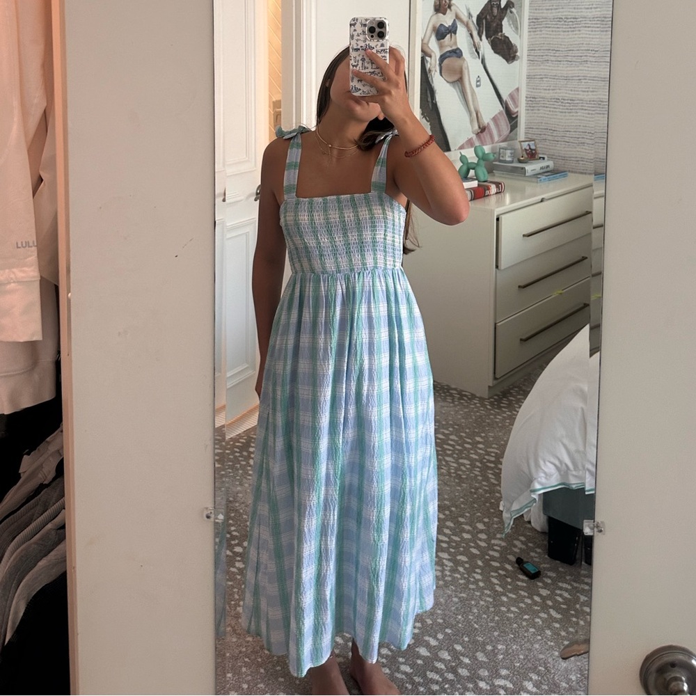 Super cute green blue and white maxi dress perfect for any occasion with pockets